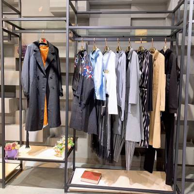 中國(guó)服裝服飾批發(fā) 價(jià)格優(yōu)勢(shì)與廠家直供供應(yīng)商指南